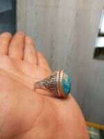 انگشتر مردانه فیروزه نیشابور رکاب تاج برنجی کد 115 - Image 6