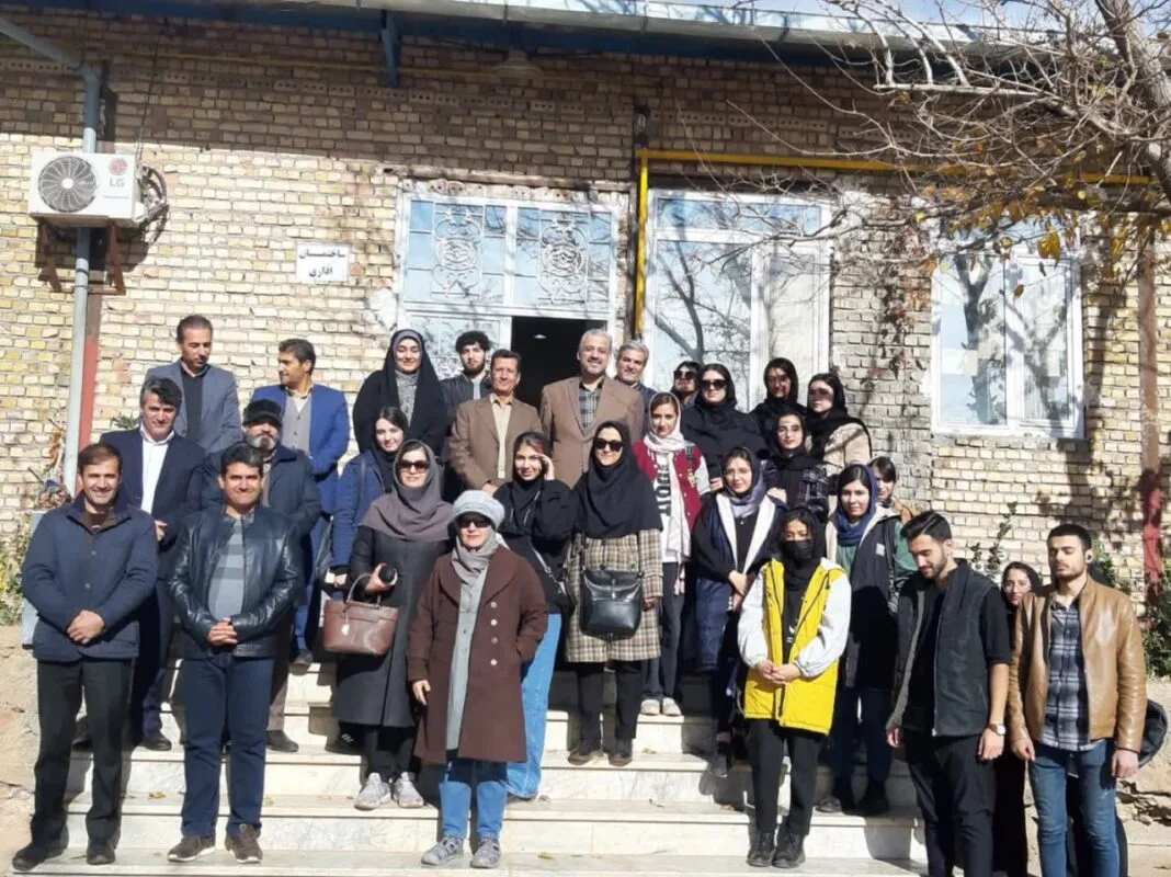 بازدید علمی اساتید از معدن فیروزه4 بازدید علمی اساتید و دانشجویان دانشگاه نیشابور از معدن فیروزه